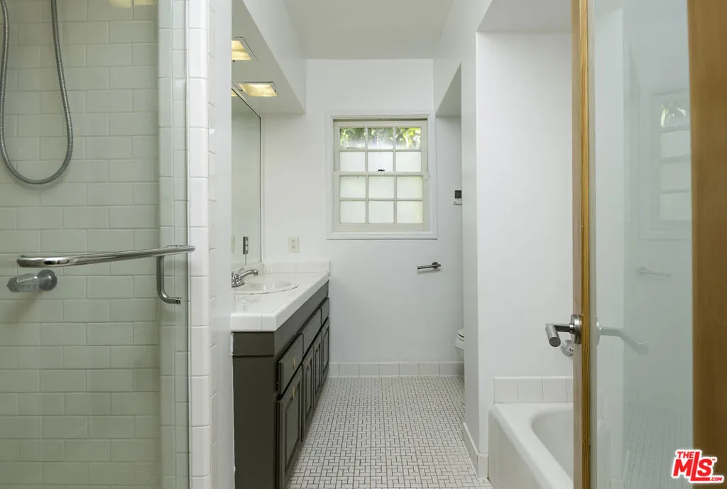 3110 Berkeley Circle, Los Angeles, California 90026 home-pic-13